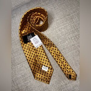 Verse 9 NWT Gold Purple Polka Dot Silk Tie Handsome Office Classy Dapper Necktie